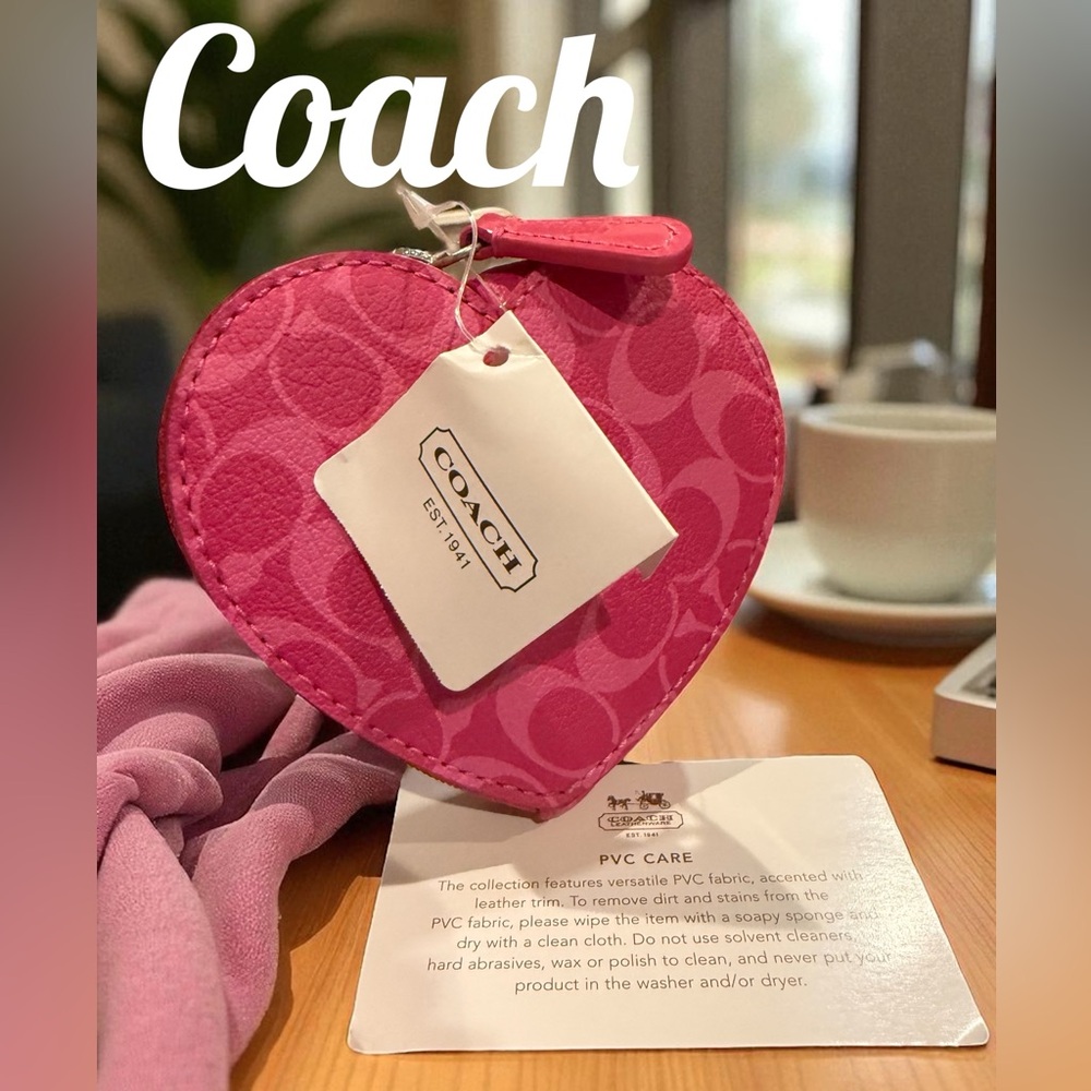 Coach NWT Signature Pink Rose leather Zip-around closure coin purse